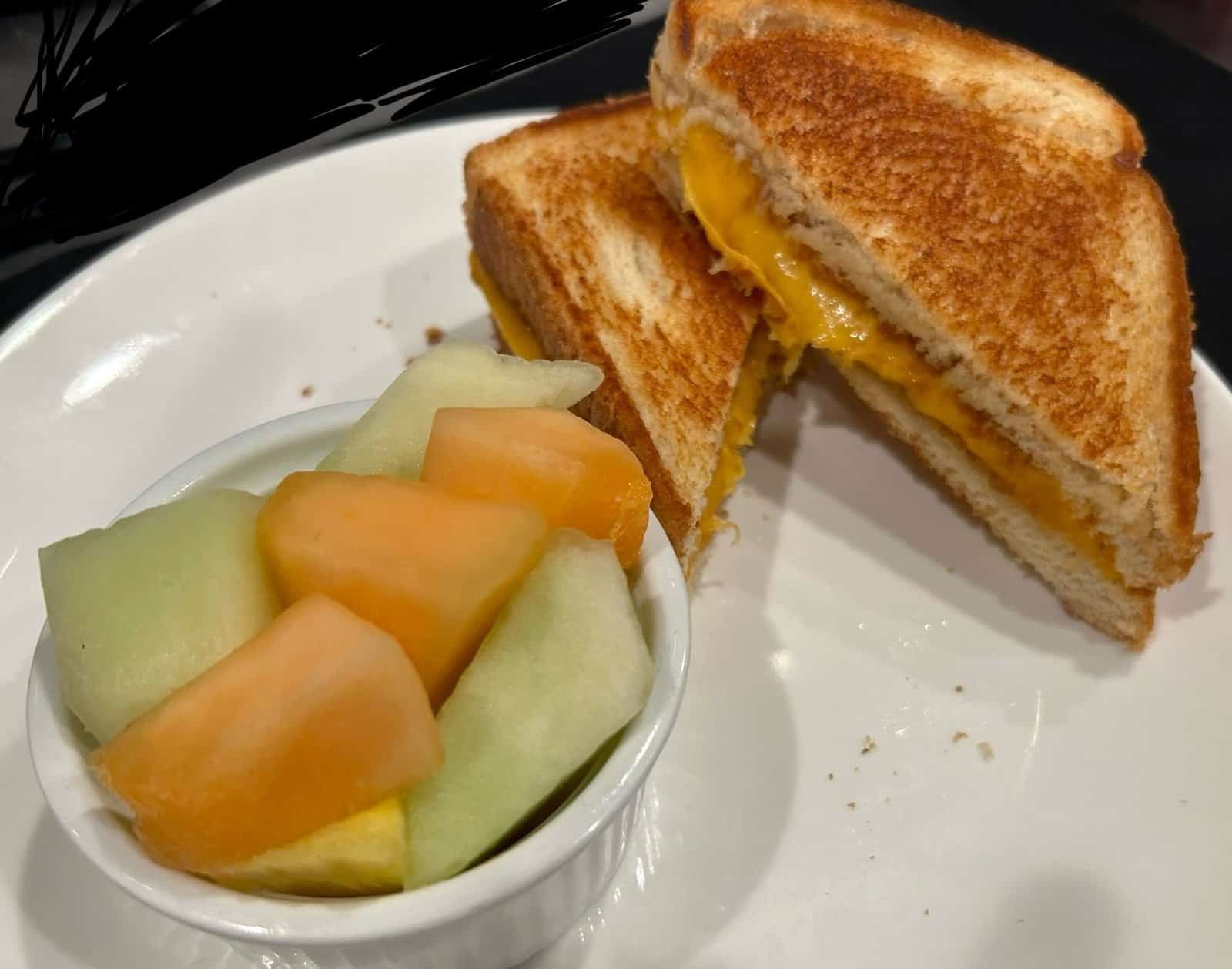 GRILLED CHEDDAR CHEESE SANDWICH